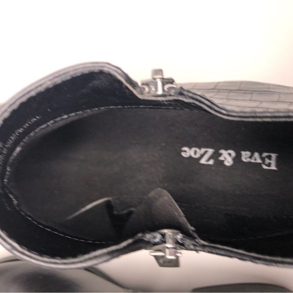 Eva & Zoe Faux Leather Zip Closure Almond Toe Ankle Bootie Size 9 - Picture 4 of 12